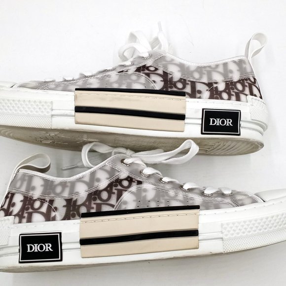 Athletic_Shoes